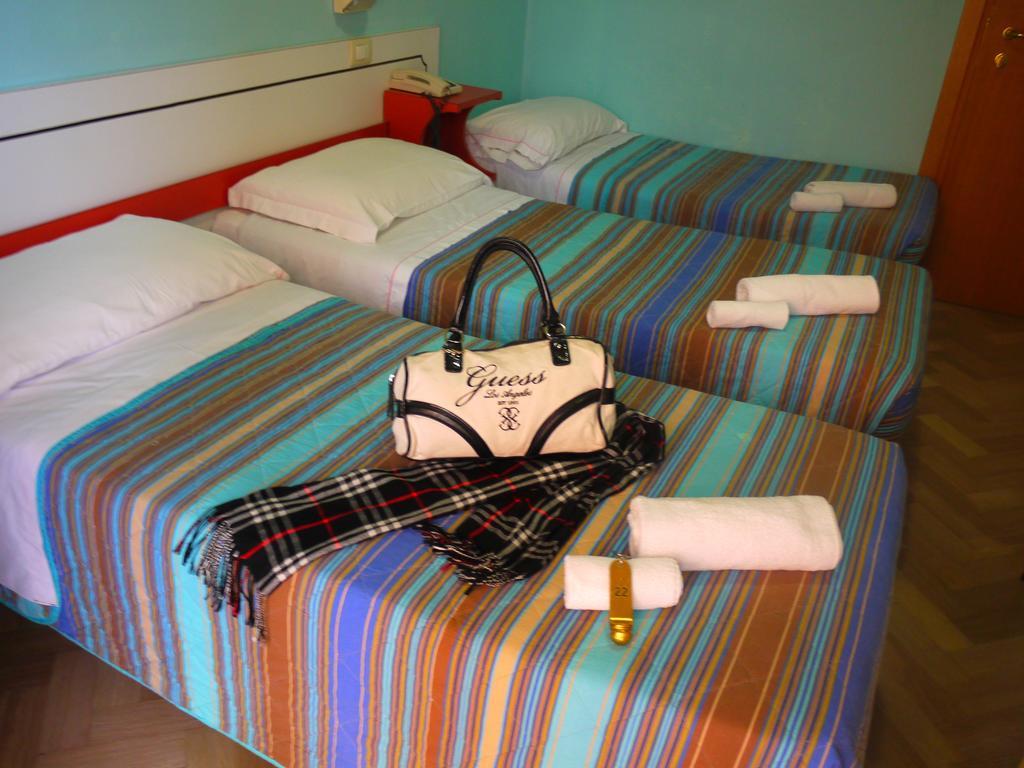 Hotel Maena Rimini Zimmer foto
